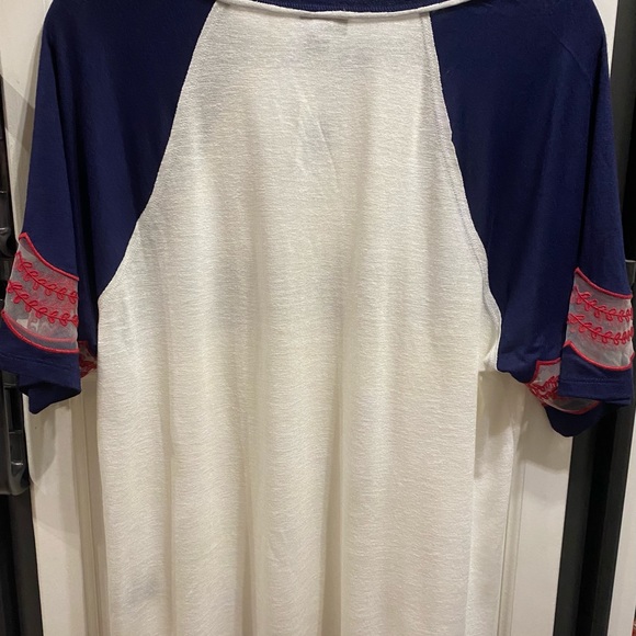 Torrid embroidered sleeve raglan tee - Picture 2 of 5